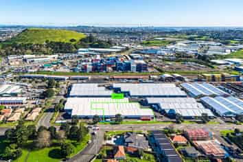 Road Front Warehouse and Yard | 1,111 m2
