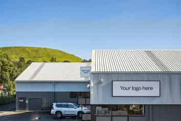 Road Front Warehouse and Yard | 1,111 m2