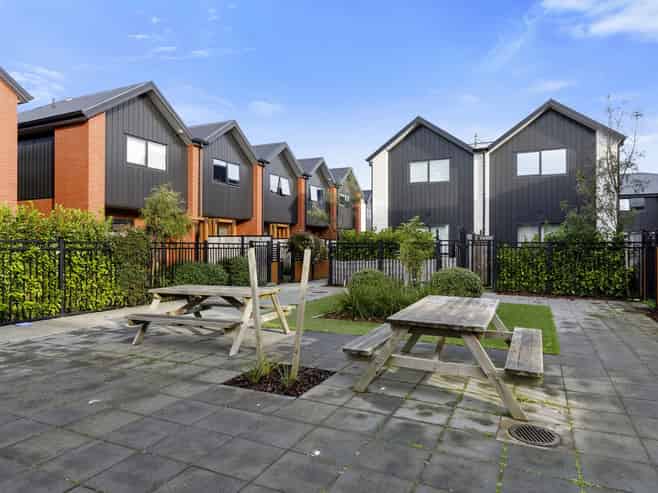 4/12 Biddle Crescent, Taita
