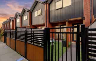 4/12 Biddle Crescent, Taita