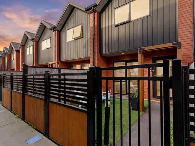 4/12 Biddle Crescent, Taita