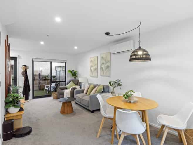 4/12 Biddle Crescent, Taita