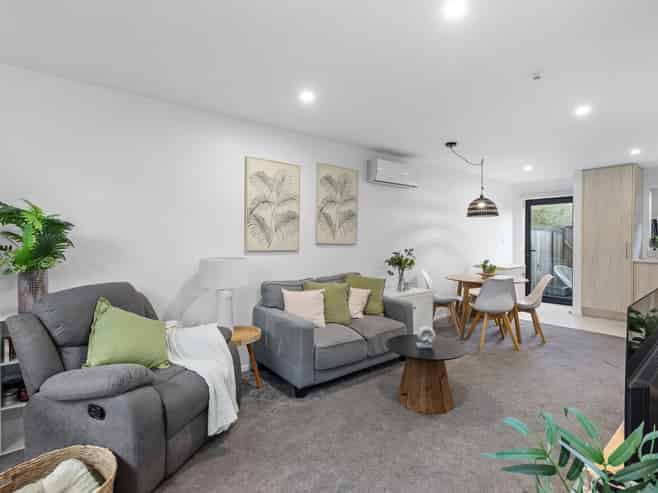 4/12 Biddle Crescent, Taita