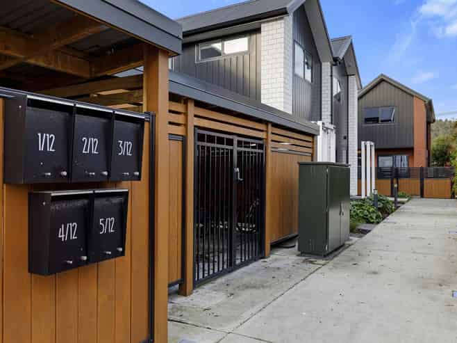 4/12 Biddle Crescent, Taita