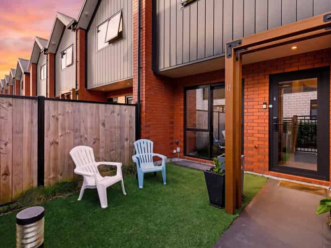 4/12 Biddle Crescent, Taita