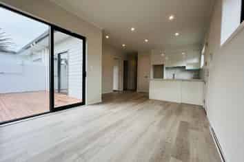 82C Eversleigh Road, Belmont