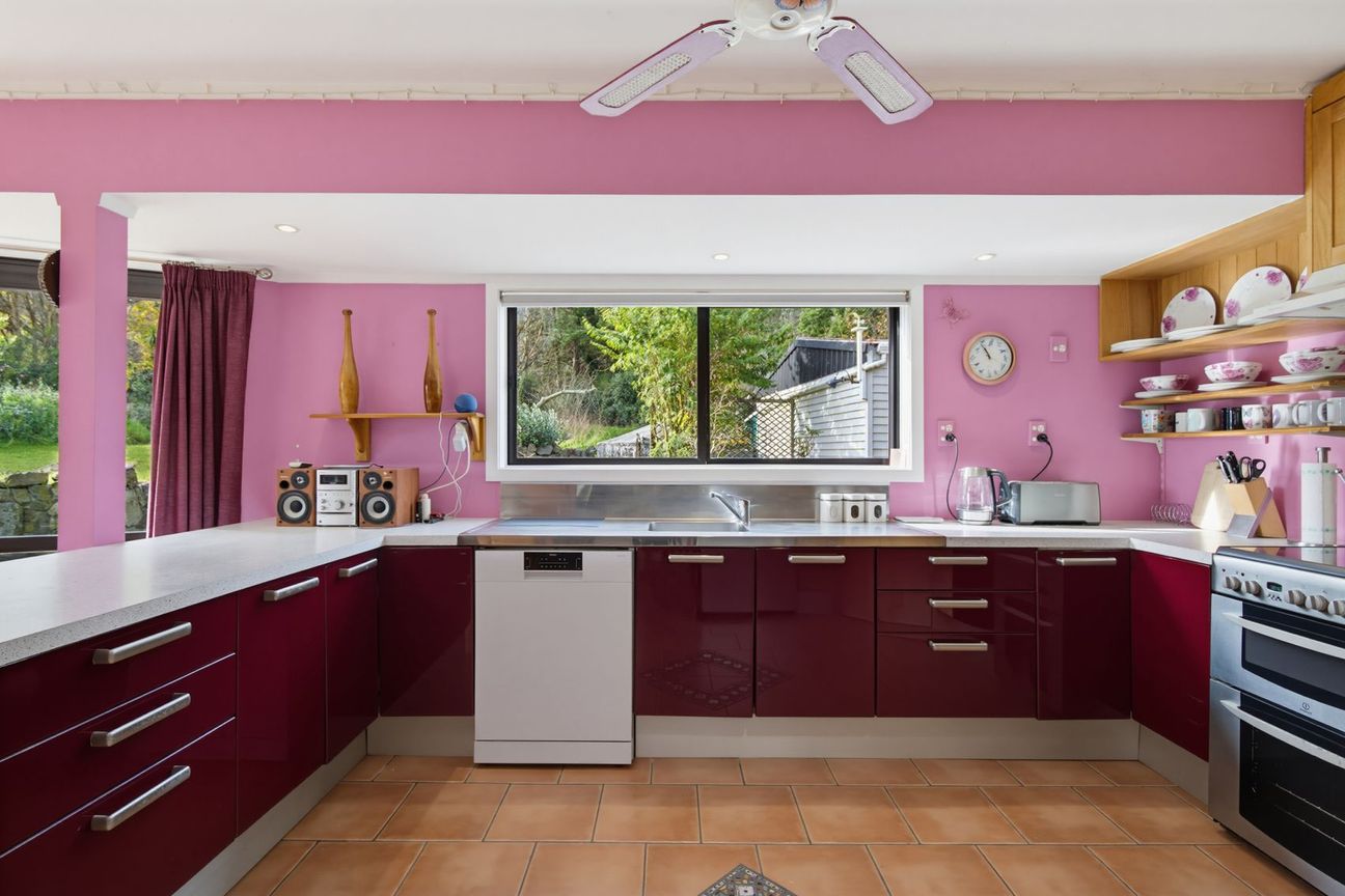 Lifestyle Living, Just Minutes from Town! - Mehr