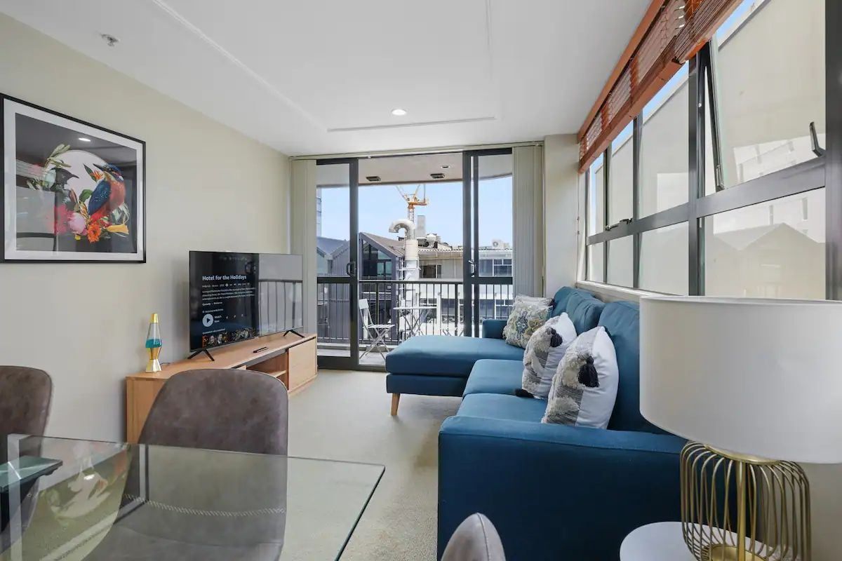 Central, 2 Bedroom, Fully Furnished, Carpark - Vista 2