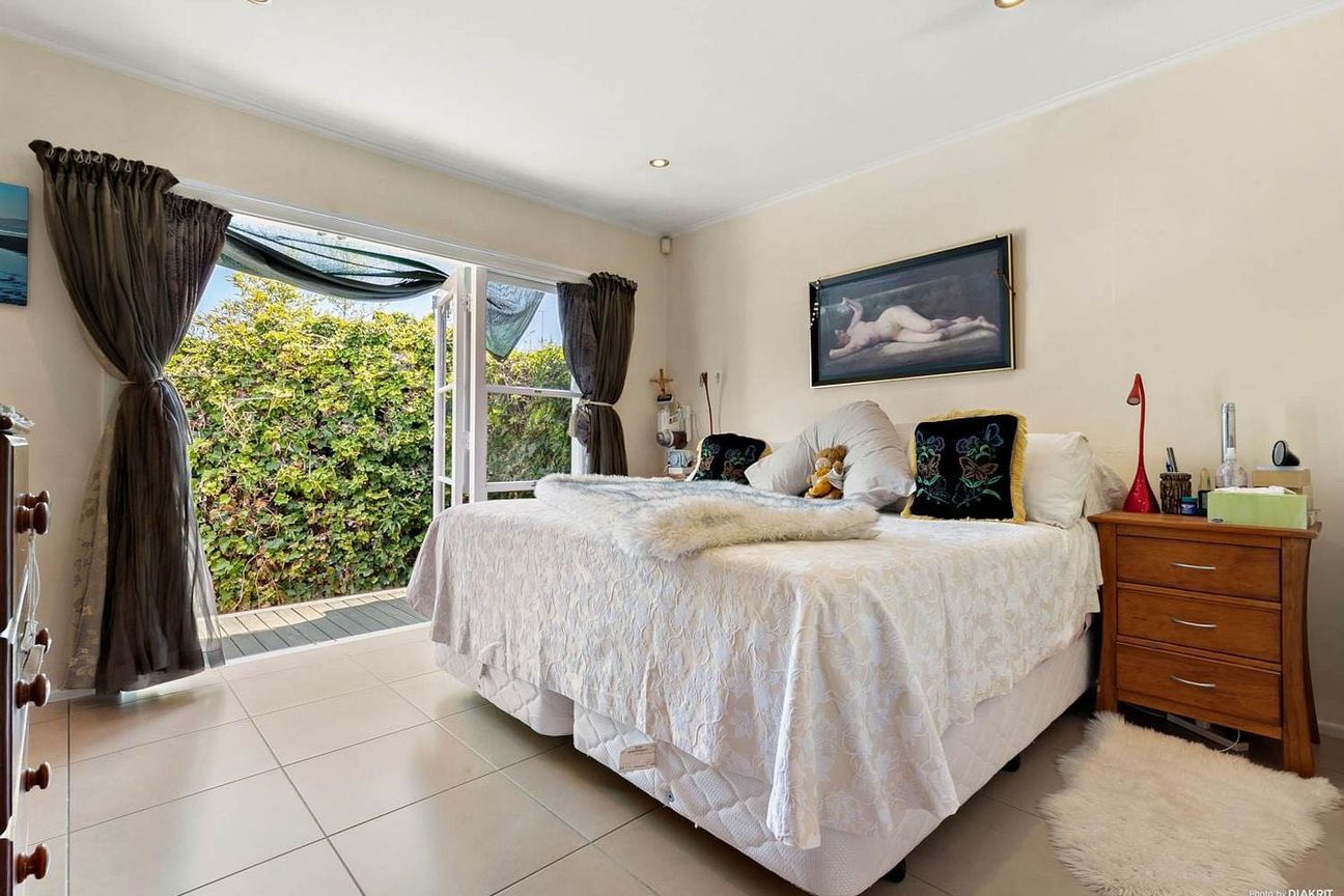 Family Home in Lynfield - Widok 3