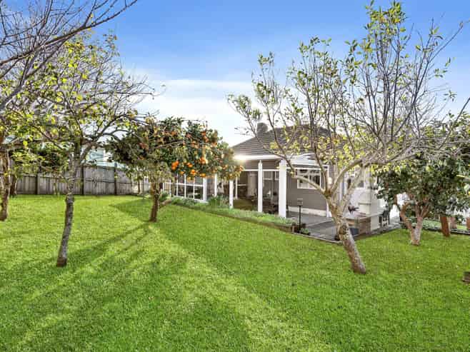2 Oran Road, Panmure