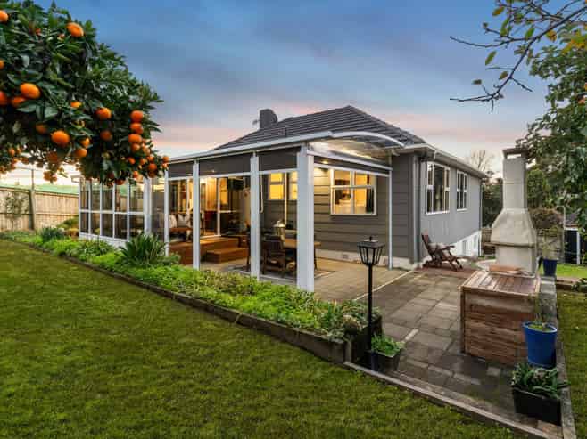 2 Oran Road, Panmure