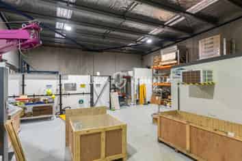 271m² Industrial Unit in Takanini