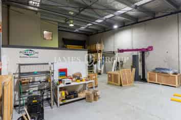 271m² Industrial Unit in Takanini