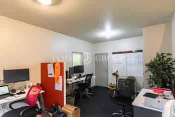 271m² Industrial Unit in Takanini