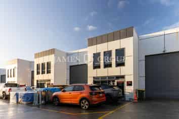 271m² Industrial Unit in Takanini