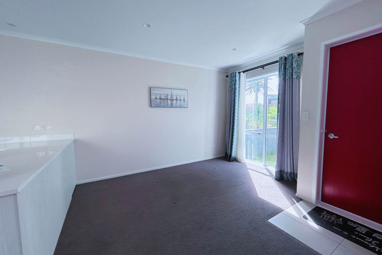 Modern 3 Bed, 2 Bath home with Double Garage - Mehr