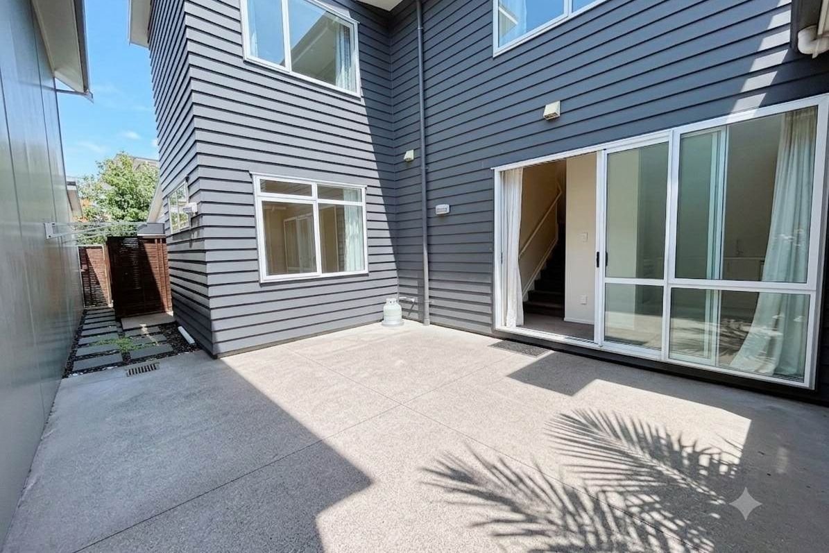 Modern 3 Bed, 2 Bath home with Double Garage - Ansicht 5
