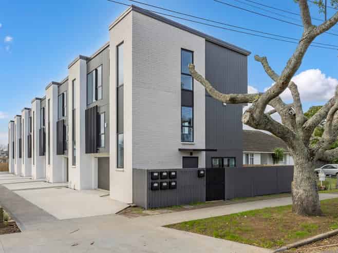 5/84 Kings Road, Panmure