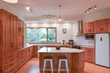24 Stephen Road,, Browns