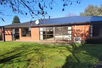 67 Roslyn Road, Roslyn Bush
