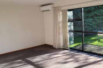 67 Roslyn Road, Roslyn Bush