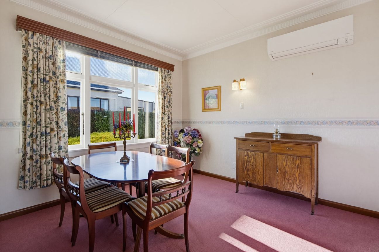 A tranquil haven with garaging galore - Fler
