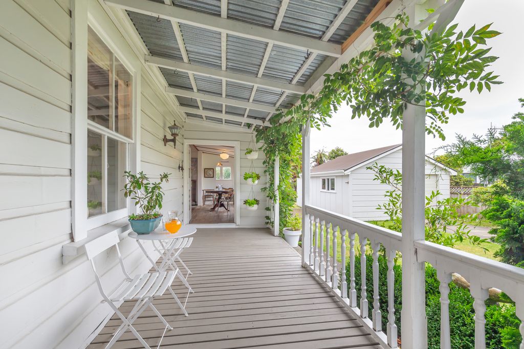 Charming Character Villa - Walk to Town! 1
