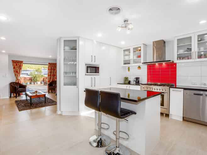 16 Frances Brown Avenue, Aotea