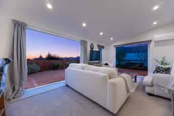 67 Renown Road, Raumati South