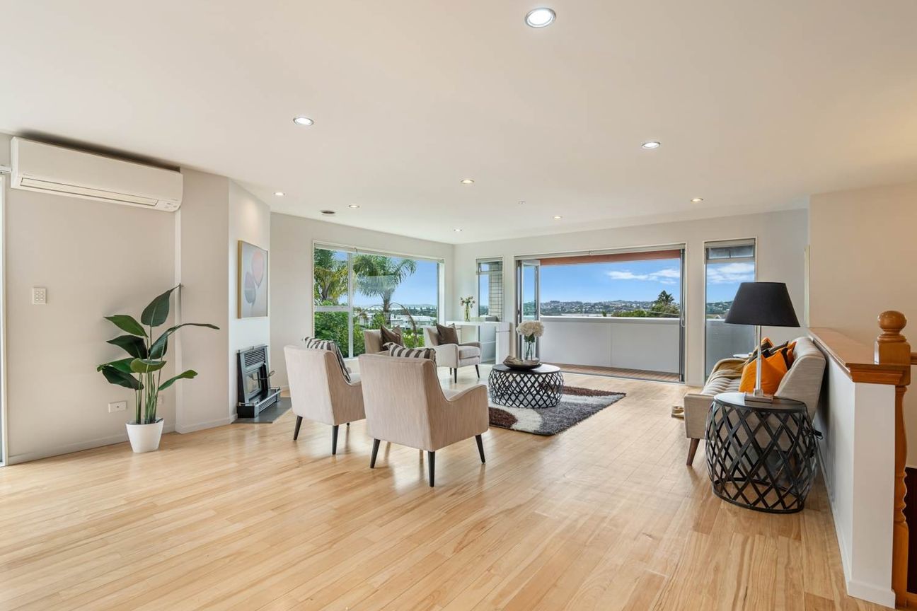 SHE'S BIG, SHE'S BOLD, SHE'S SPACIOUS-5 BEDROOM, 3 LOUNGES, 3 BATHROOMS-OREWA – pohled 3