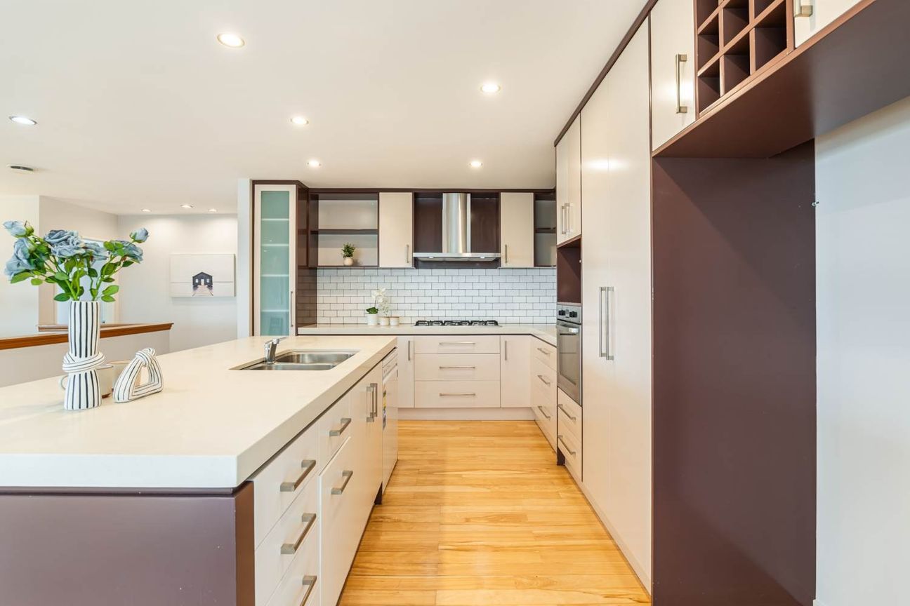 SHE'S BIG, SHE'S BOLD, SHE'S SPACIOUS-5 BEDROOM, 3 LOUNGES, 3 BATHROOMS-OREWA – pohled 6