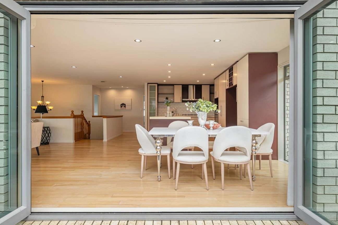 SHE'S BIG, SHE'S BOLD, SHE'S SPACIOUS-5 BEDROOM, 3 LOUNGES, 3 BATHROOMS-OREWA – pohled 5