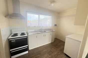 8/310 Western Hills Drive, Avenues