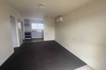 8/310 Western Hills Drive, Avenues
