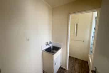 8/310 Western Hills Drive, Avenues