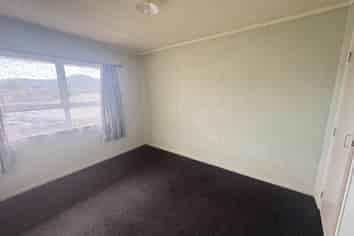 8/310 Western Hills Drive, Avenues