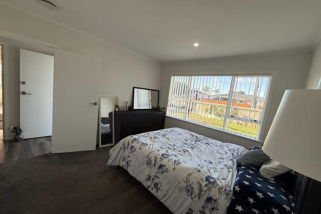 Private Gated 3 Bedroom Family Home with Huge Front Yard  $680 Per Week - Meer
