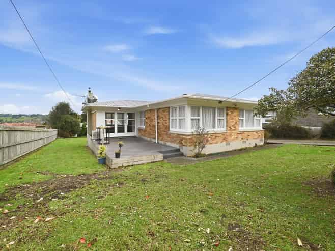 330 Clayton Road, Pukehangi