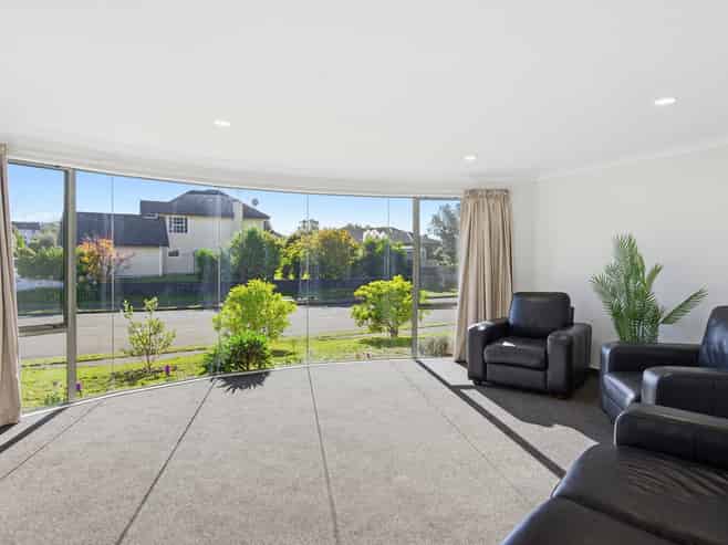51 Milne Drive, Paraparaumu