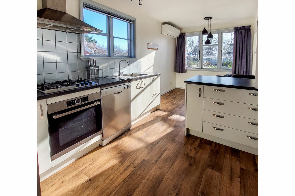 Three Bedrooms in Allenton - Widok 4