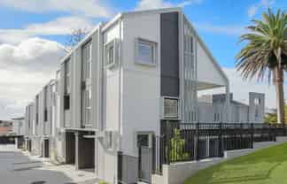 1/9 Aeroview Drive, Beach Haven