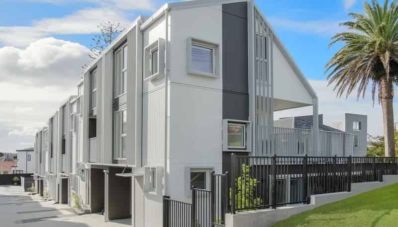 1/9 Aeroview Drive, Beach Haven
