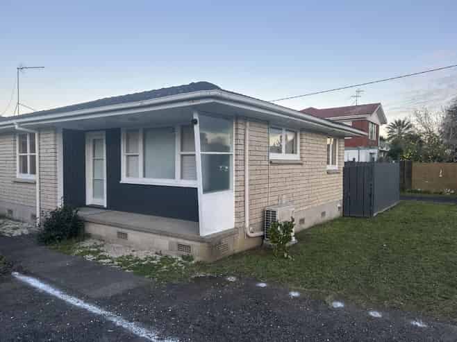 1/215 Swanson Road, Henderson