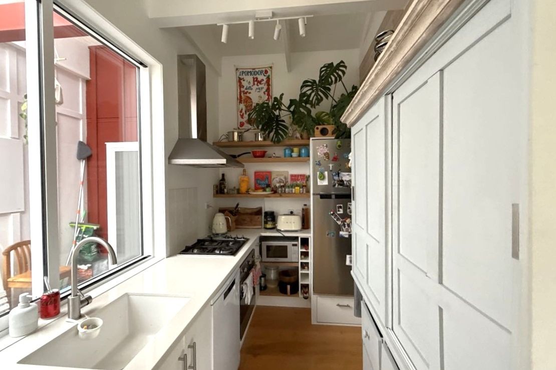 Spacious Two-Level designer Home with Beautiful Views - Więcej