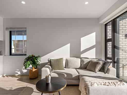 207/165 Lake Road, Northcote