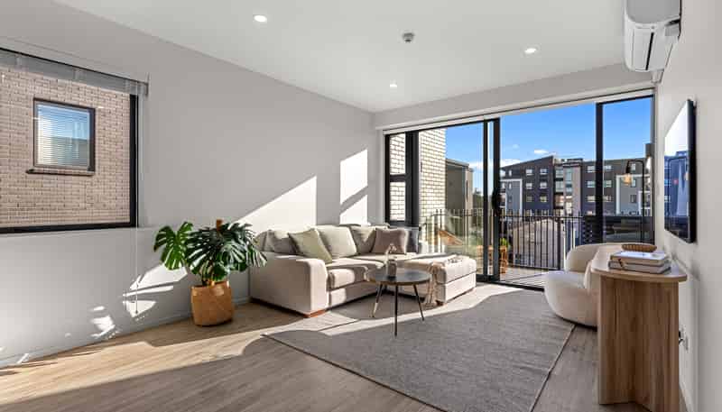 207/165 Lake Road, Northcote
