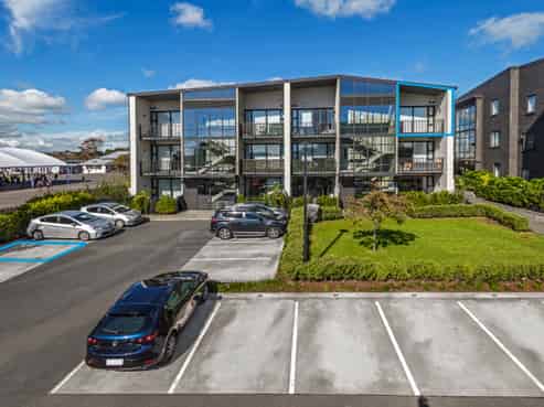 207/165 Lake Road, Northcote