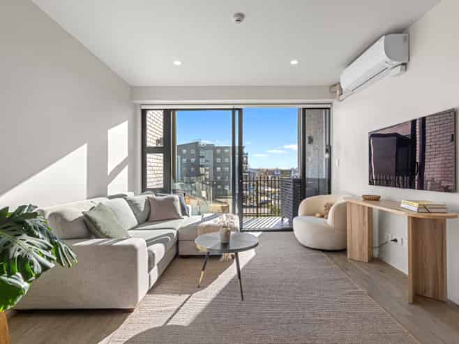 207/165 Lake Road, Northcote