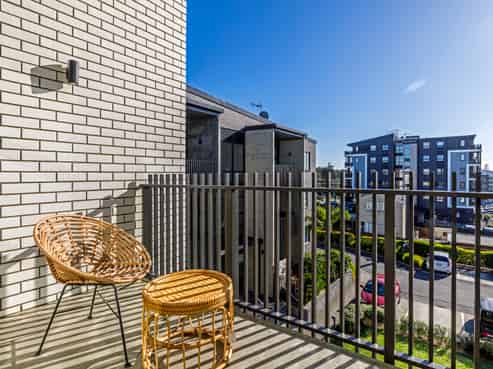 207/165 Lake Road, Northcote