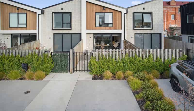 8/321 Lincoln Road, Addington